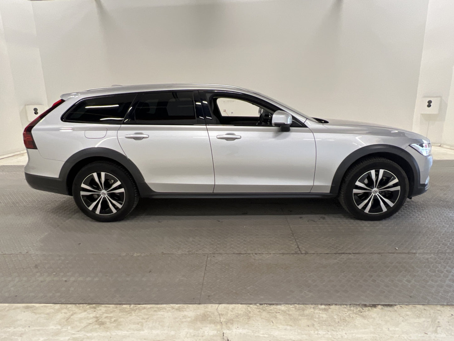 Volvo V90 Cross Country B4 AWD  Momentum VOC Pano H/K Drag