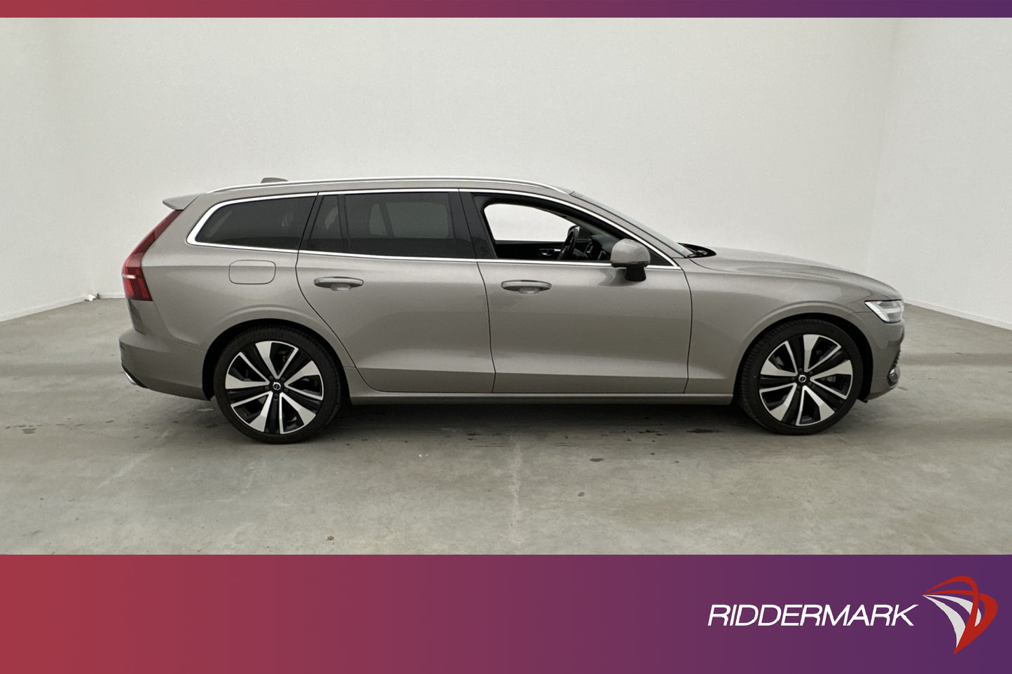 Volvo V60 T8 AWD Recharge Inscription VOC Värm Navi Orrefors