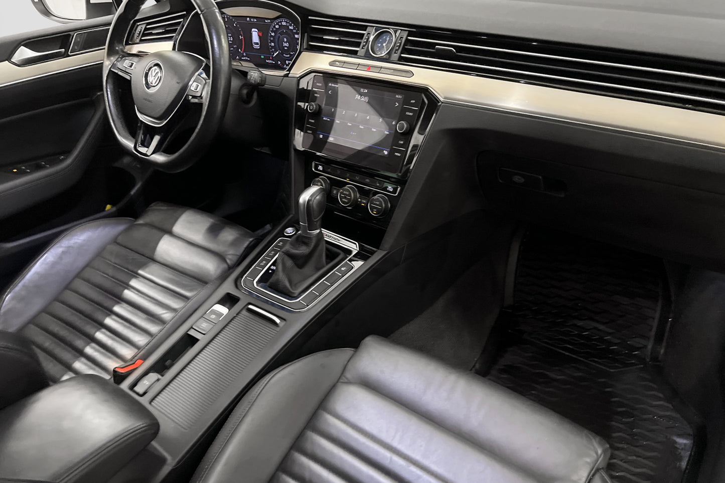 Volkswagen Passat 2.0 TDI 4M Executive Cockpit Skinn Värmare