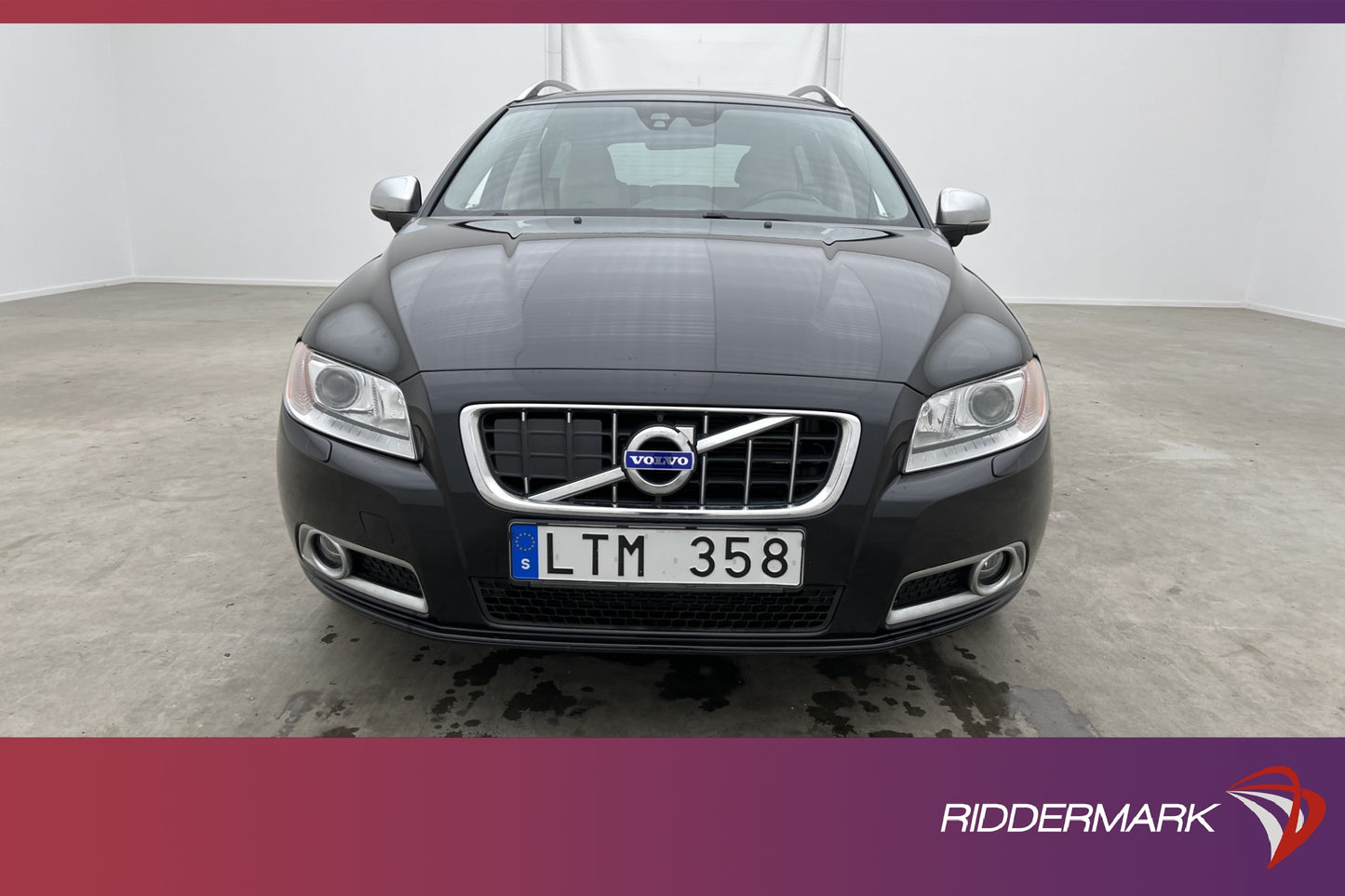 Volvo V70 T5 Summum En-Brukare VOC Skinn Navi BLIS Välservad