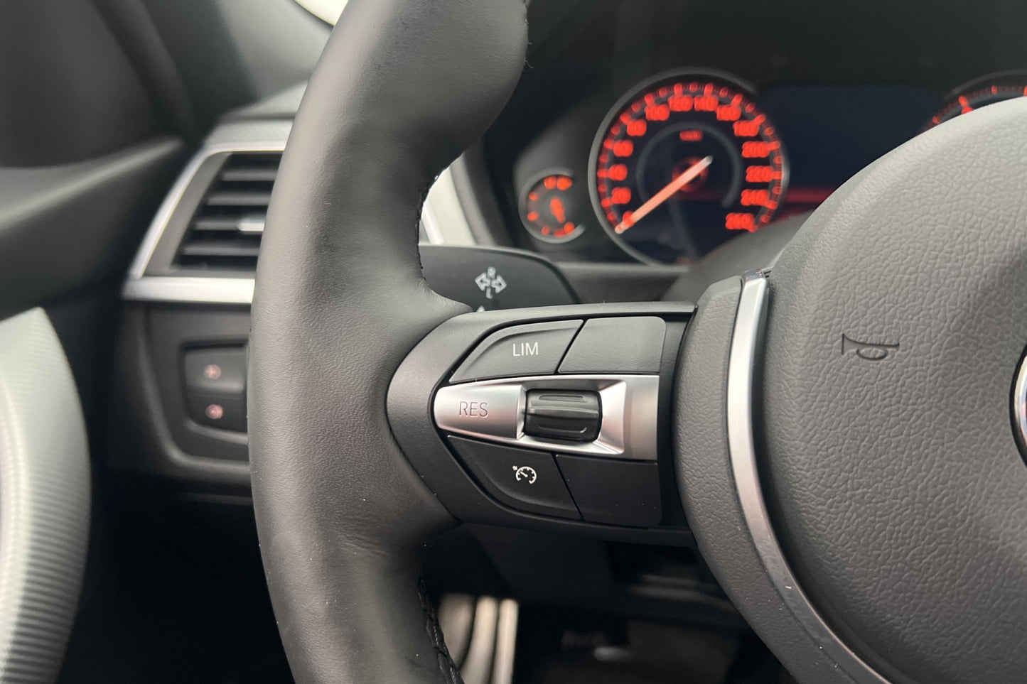 BMW 320 d xDrive Touring M Sport Cockpit Navi Skinn Drag