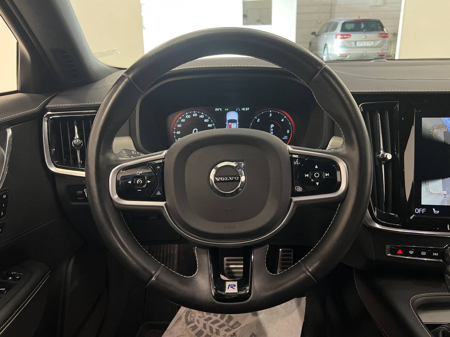 Volvo V90 D4 AWD 190hk R-Design 360° Blis VOC D-värm Välserv