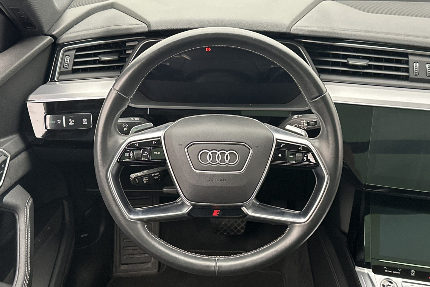 Audi e-tron 55 Quattro S-Line Pano 360° Navi 4-Zon Drag MOMS