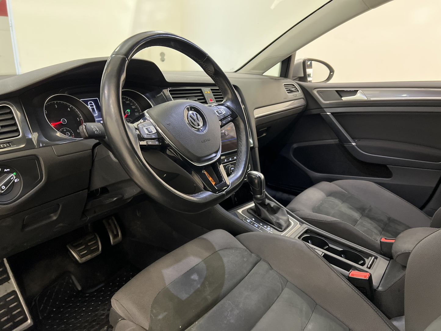 Volkswagen Golf Alltrack 4M 184hk Plus Värmare Drag Carplay