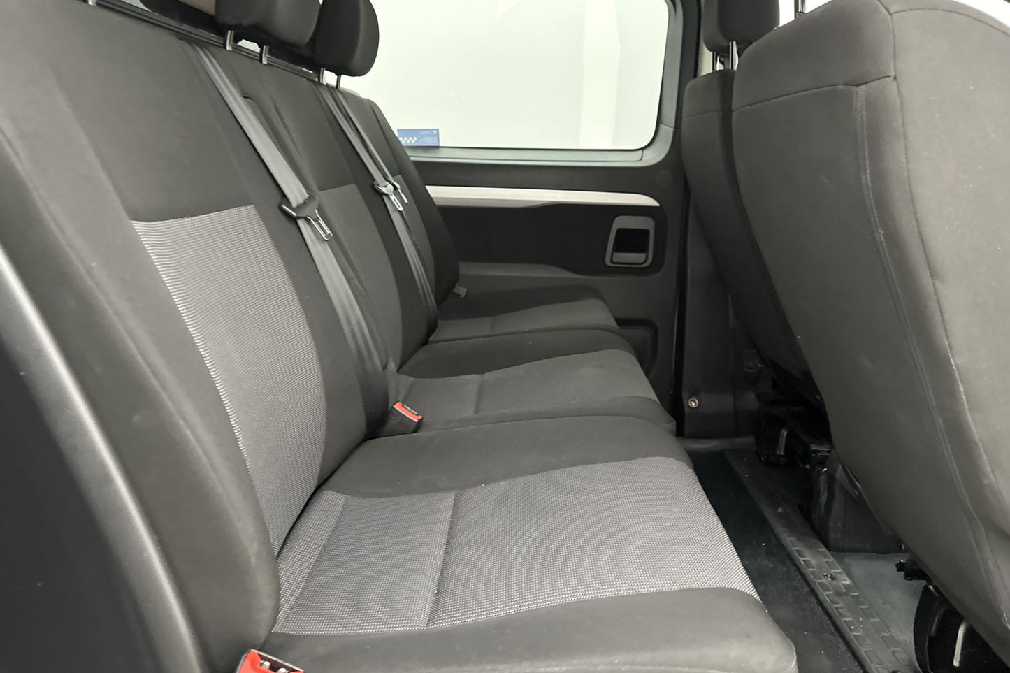 Peugeot Expert CrewVan  L3 177hk Värm B-Kamera Moms 1-Ägare