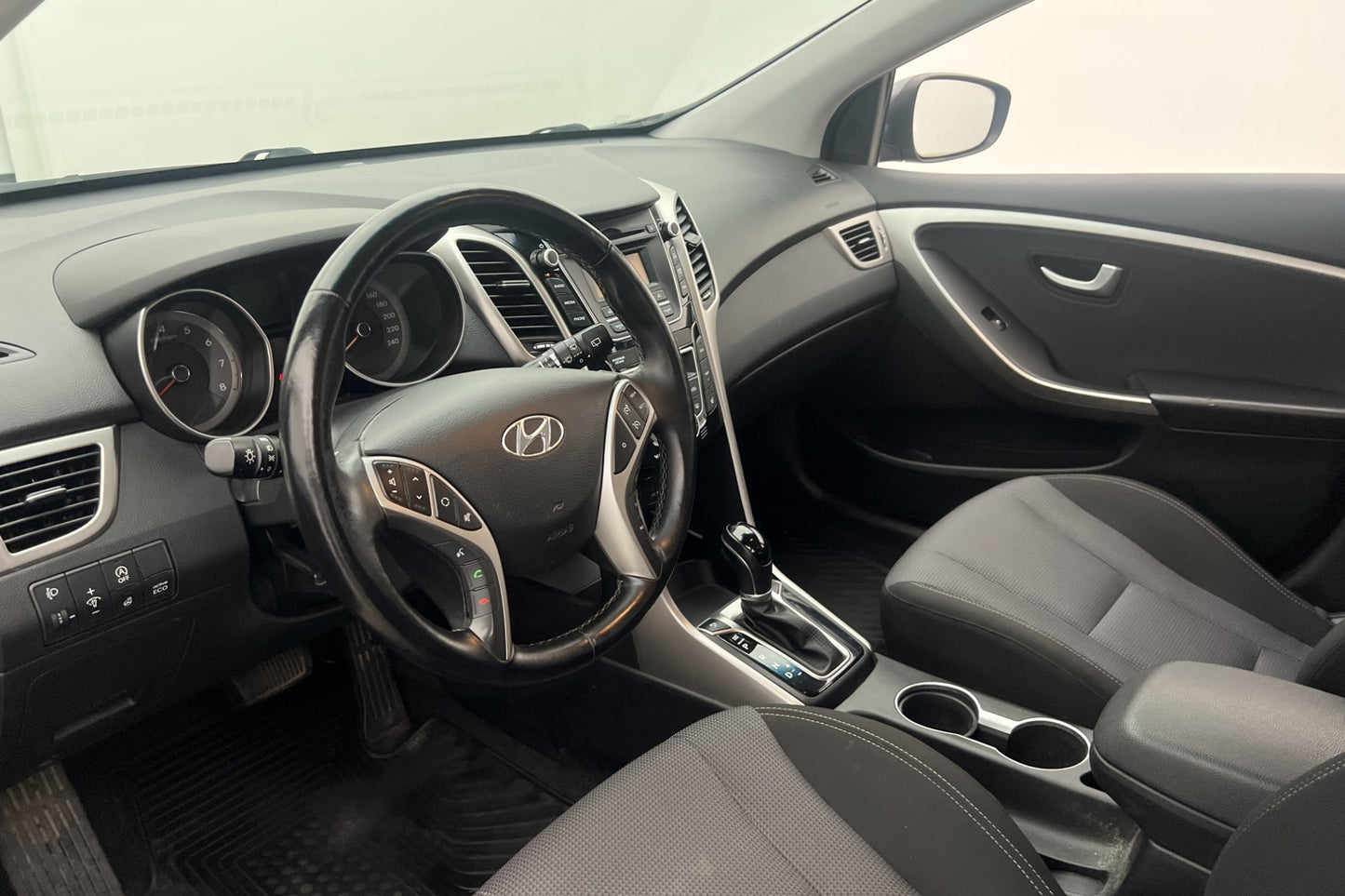 Hyundai i30 GDI 135hk Kombi Automat Rattvärme 9683 Mil