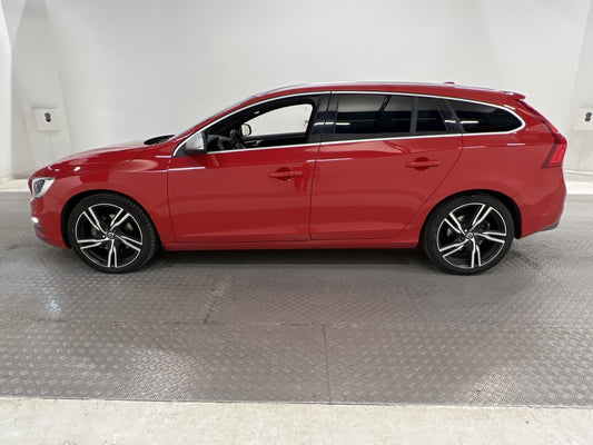 Volvo V60 D4 190hk AWD R-Design D-Värm T-Lucka VOC B-Kamera