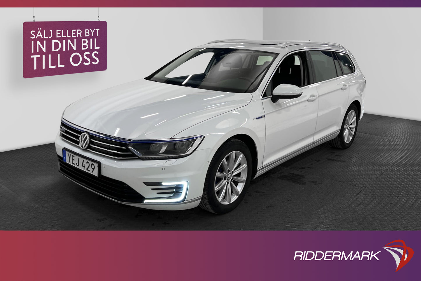 Volkswagen Passat GTE  Panorama B-kamera Drag CarPlay 218hk