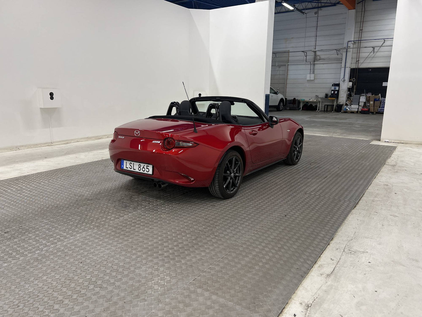 Mazda MX-5 2.0 SKYACTIV-G 160hk 1 Ägare Lågmil Nyservad