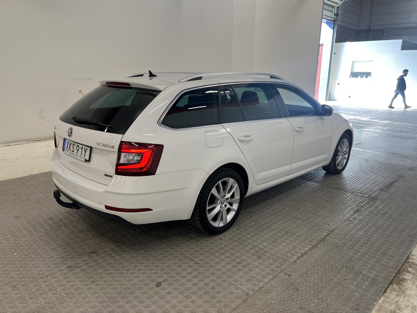 Skoda Octavia Kombi 130hk Premium Värmare Kamera Navi Drag