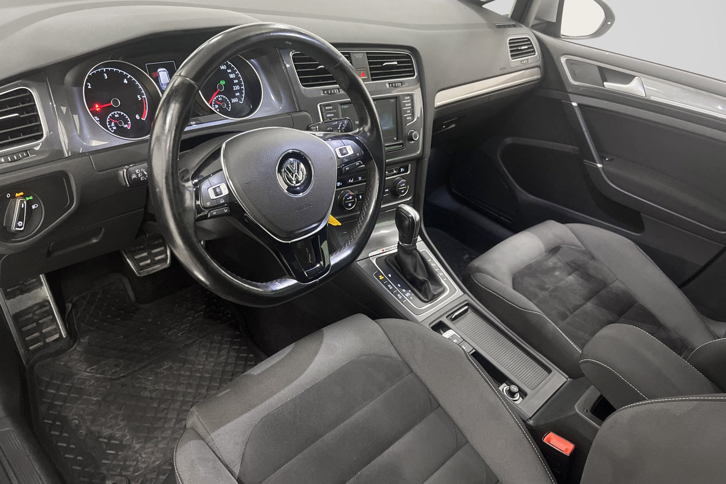 Volkswagen Golf Alltrack 4M 184hk Värmare B-kam Drag Pano