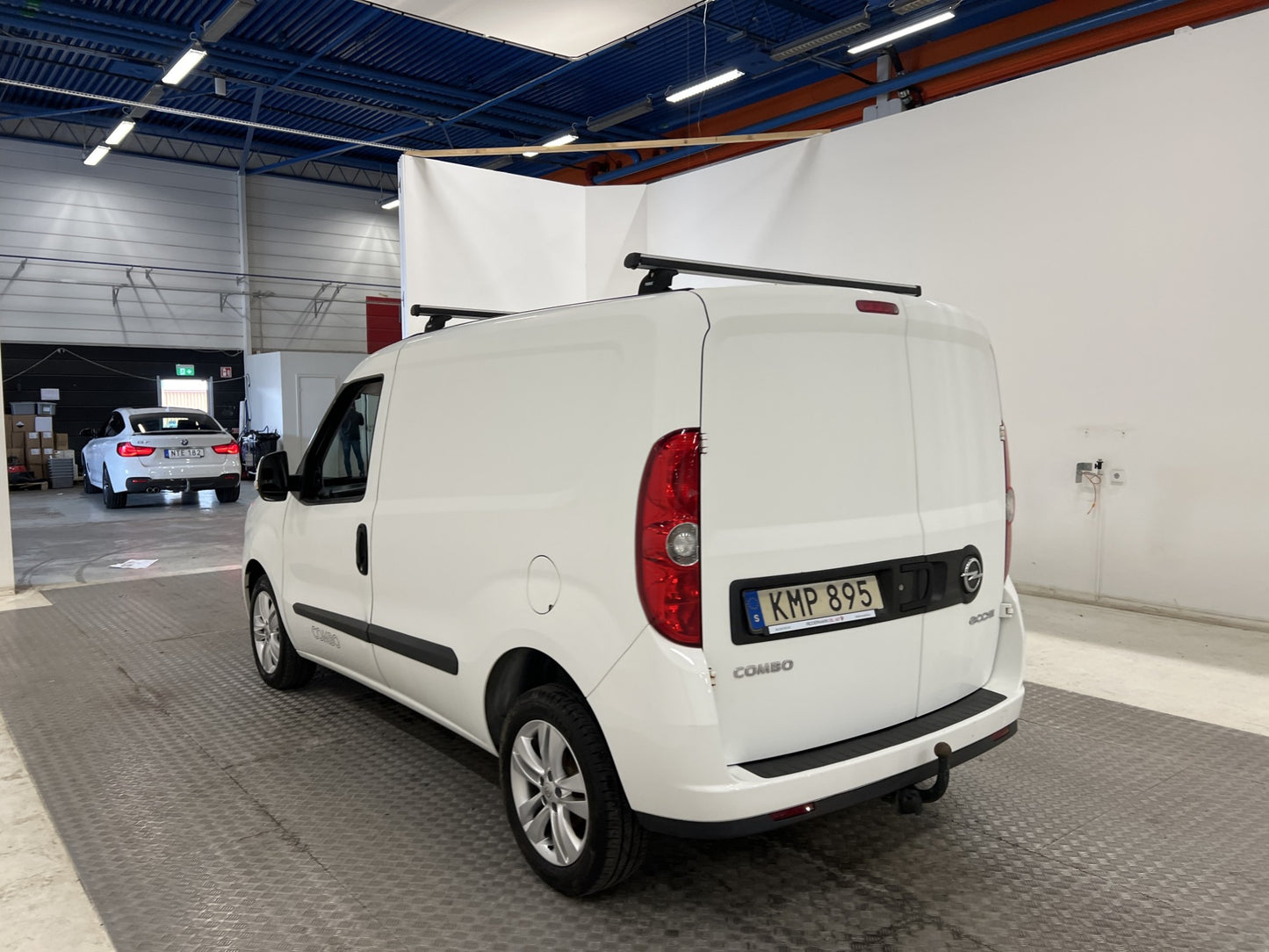 Opel Combo 1.3CDTI 90hk Dragkrok Takräcke Nyservad