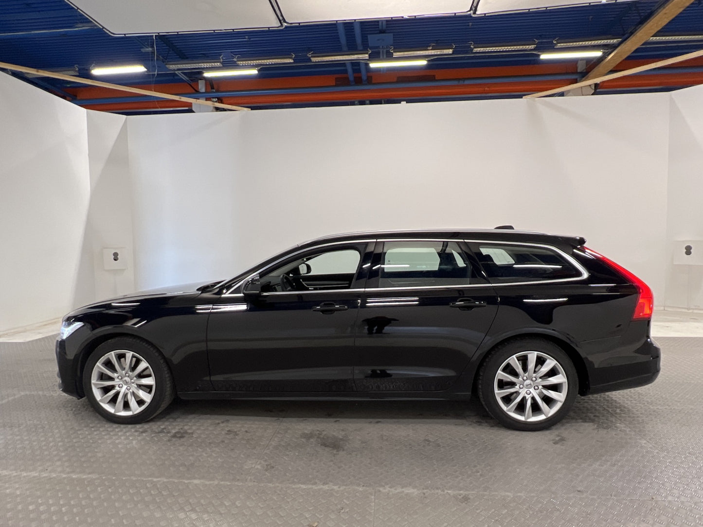 Volvo V90 T4 190hk Momentum VOC Värmare Navi P-sensorer