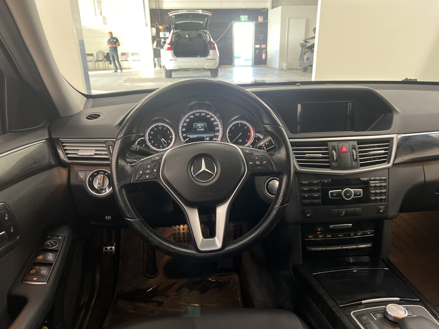 Mercedes-Benz E 300 HYBRID 231hk Avantgarde Taklucka Kamera