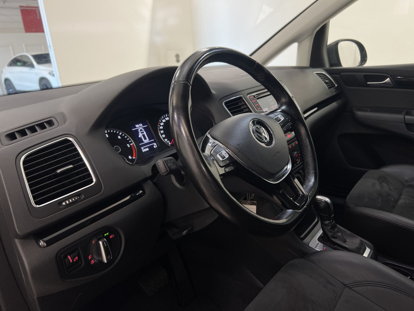 Volkswagen Sharan 4M Premium D-värm 7sits B-kamera CarPlay