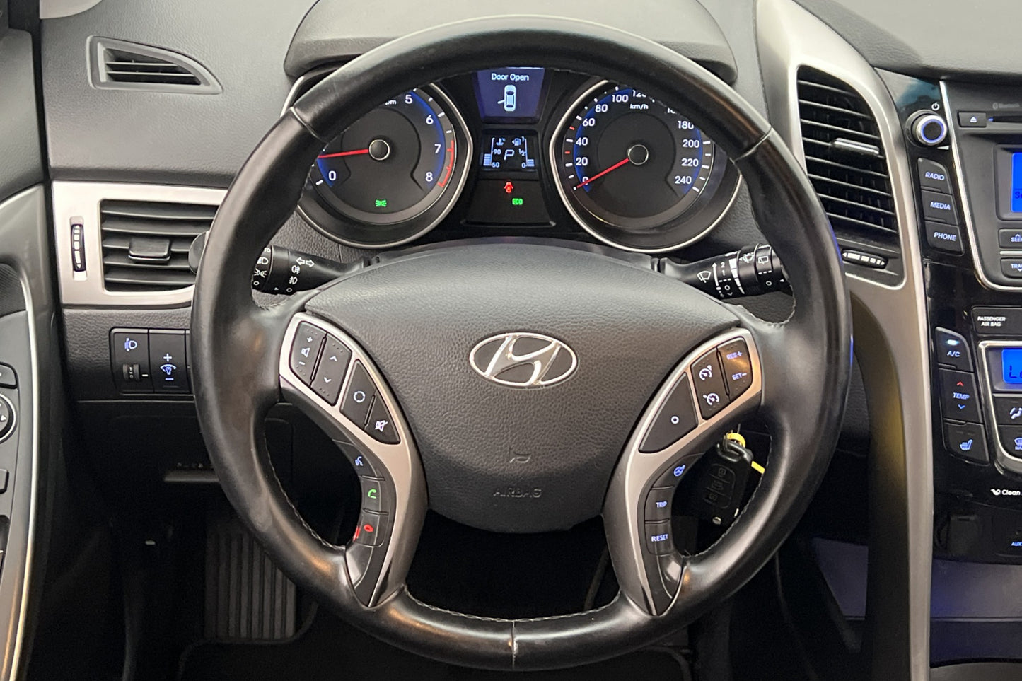 Hyundai i30 1.6 135hk P-Sensorer Bluetooth Välservad