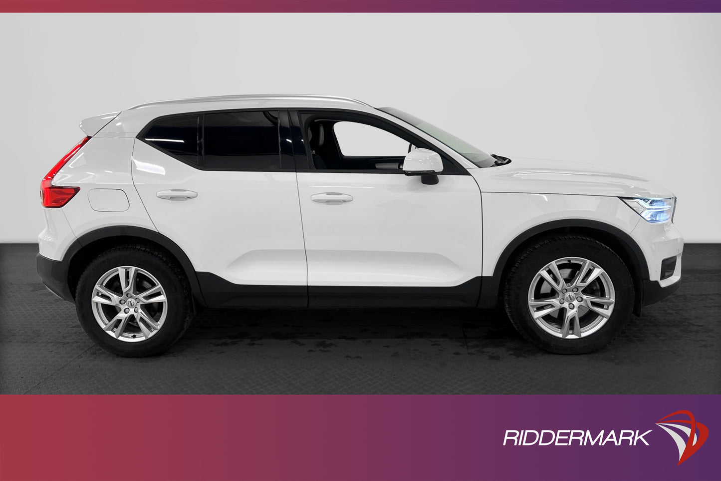 Volvo XC40 D3 150hk AWD Momentum D-Värmare B-Kamera Navi VOC