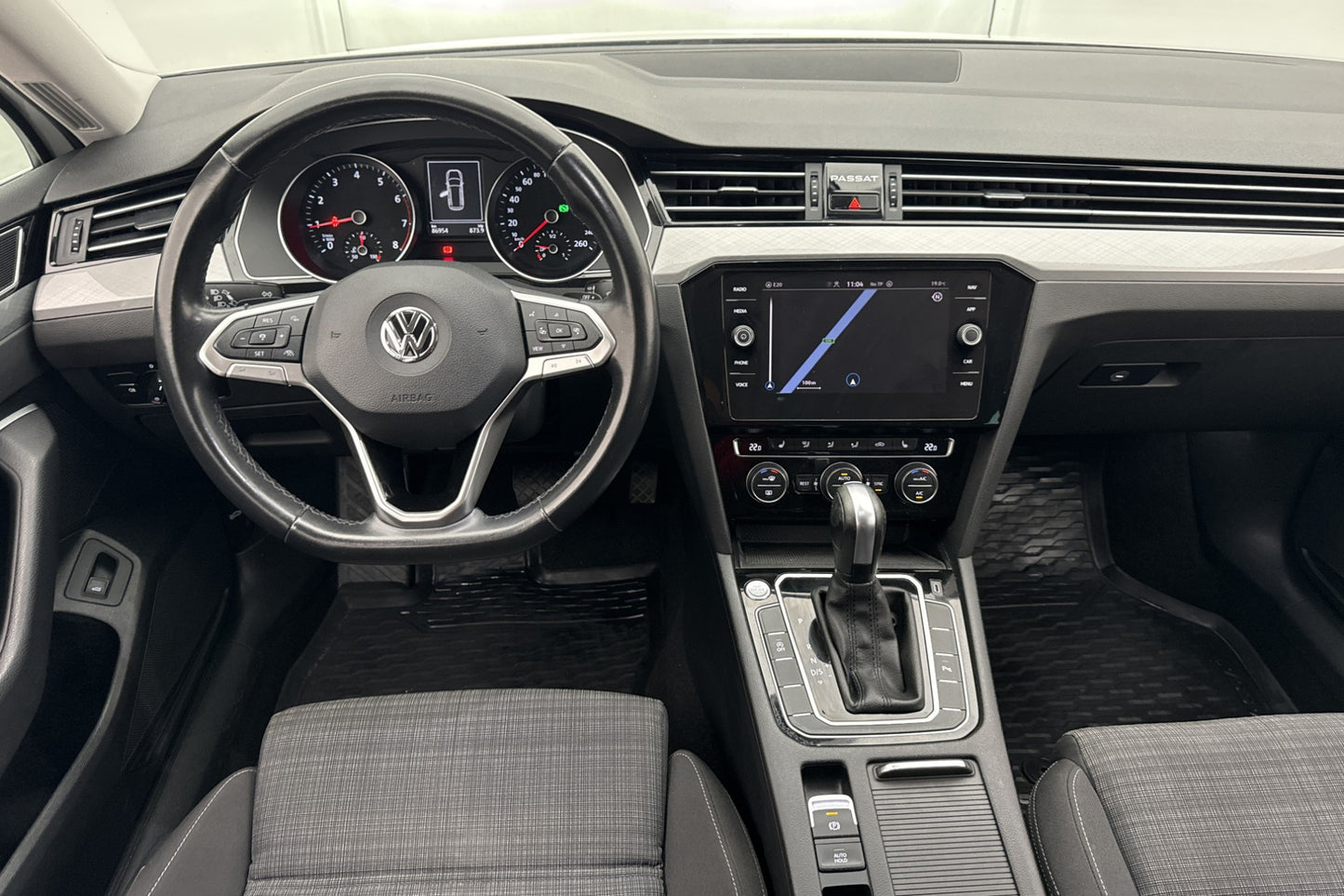 Volkswagen Passat 1.5 TSI 150hk Sensorer GPS CarPlay Välserv