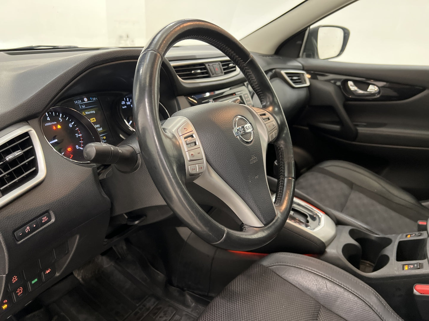 Nissan Qashqai 1.2 115hk TEKNA 360°K Pano Navi M-värme Drag