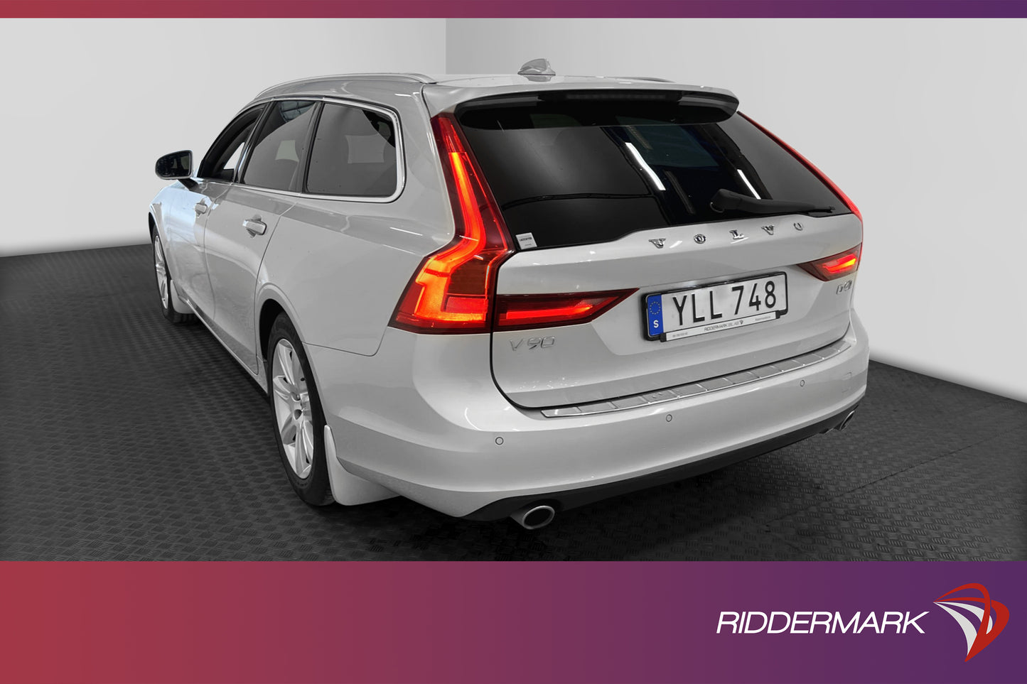 Volvo V90 D4 AWD Navi Backkamera BLIS D-värm VOC Drag