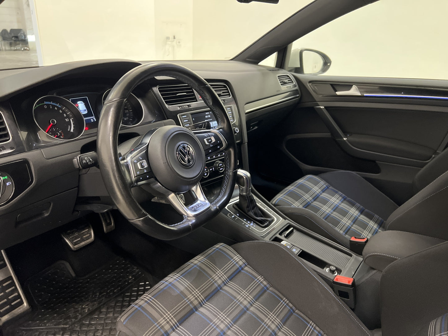 Volkswagen Golf GTE 204hk Kamera Drag Bluetooth Välservad