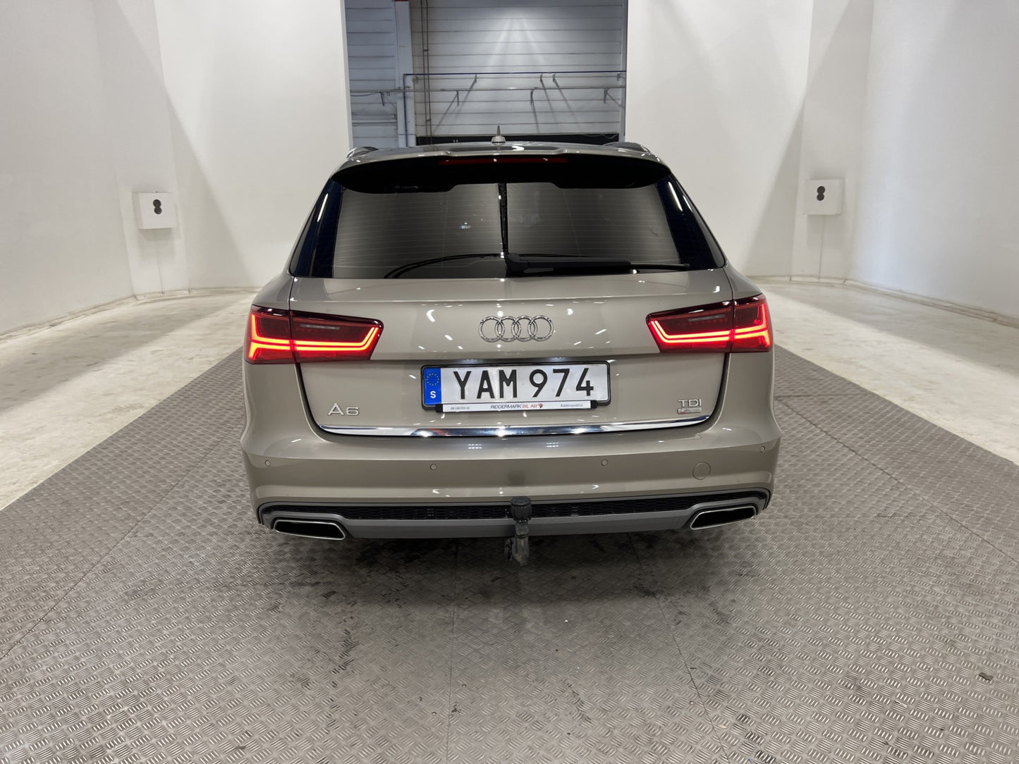 Audi A6 Avant 2.0 TDI Ultra 190hk S-Line Värmare Drag Skinn