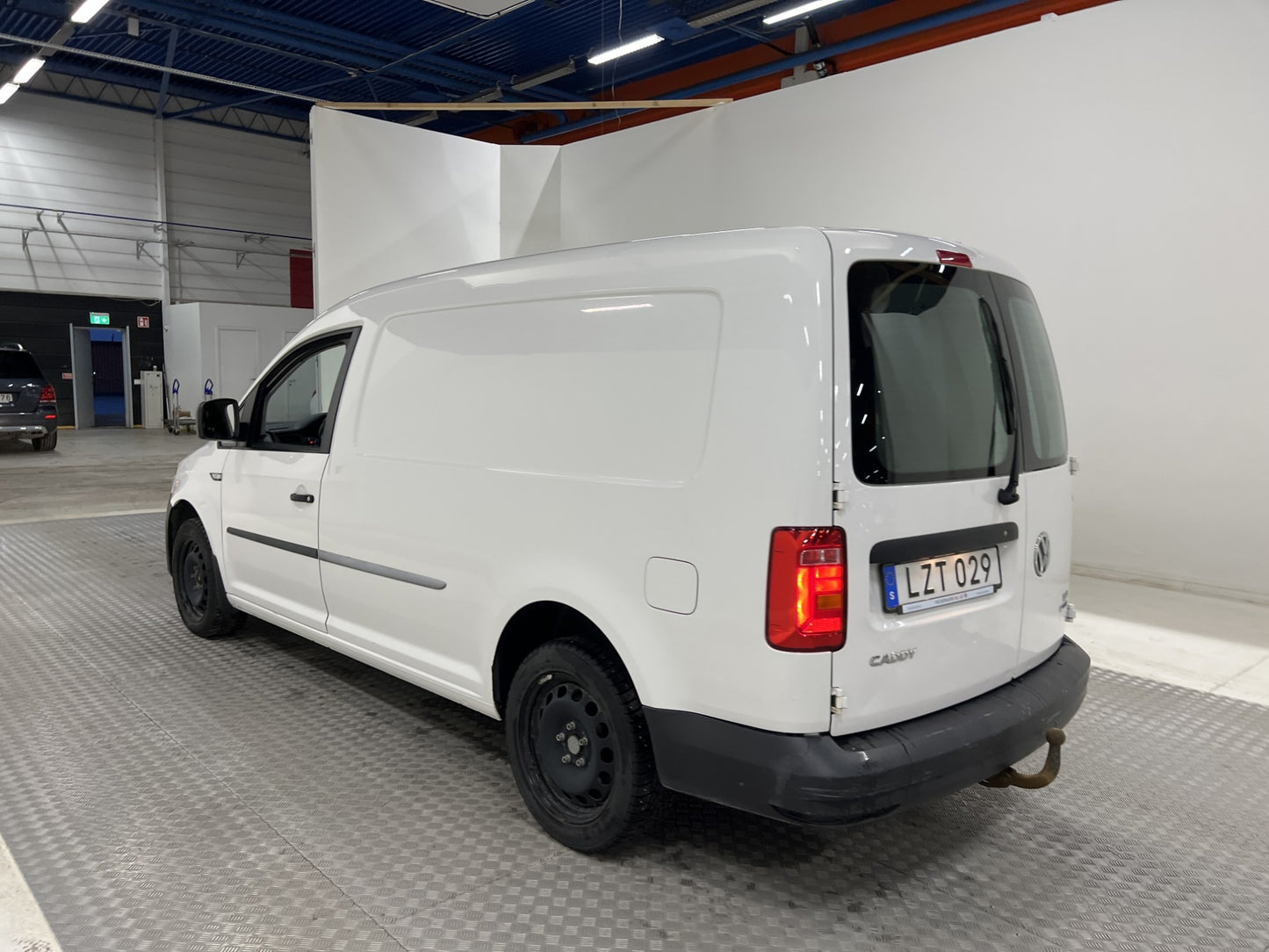 Volkswagen Caddy Maxi 2.0TDI DSG Värmare Drag Nyservad Moms