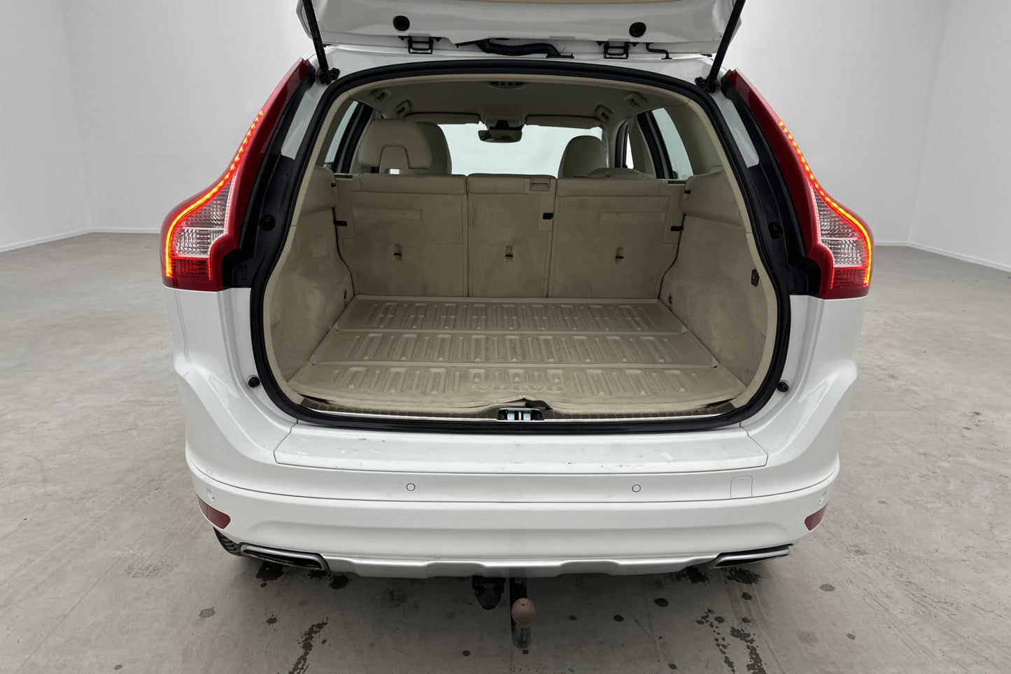 Volvo XC60 D4 181hk Summum Skinn Elstol Sensorer Drag