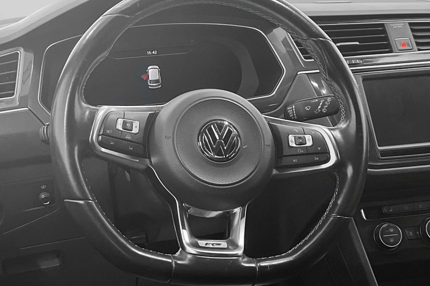 Volkswagen Tiguan 4M 190hk R-Line Cockpit Pano Skinn Navi