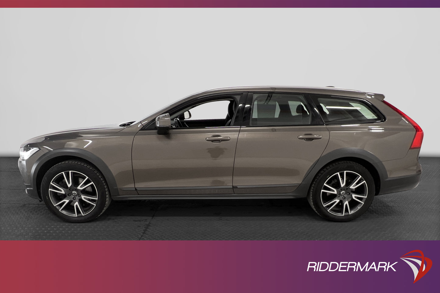 Volvo V90 CC D5 AWD 235hk PRO VOC Pano Värmare Kamera Drag