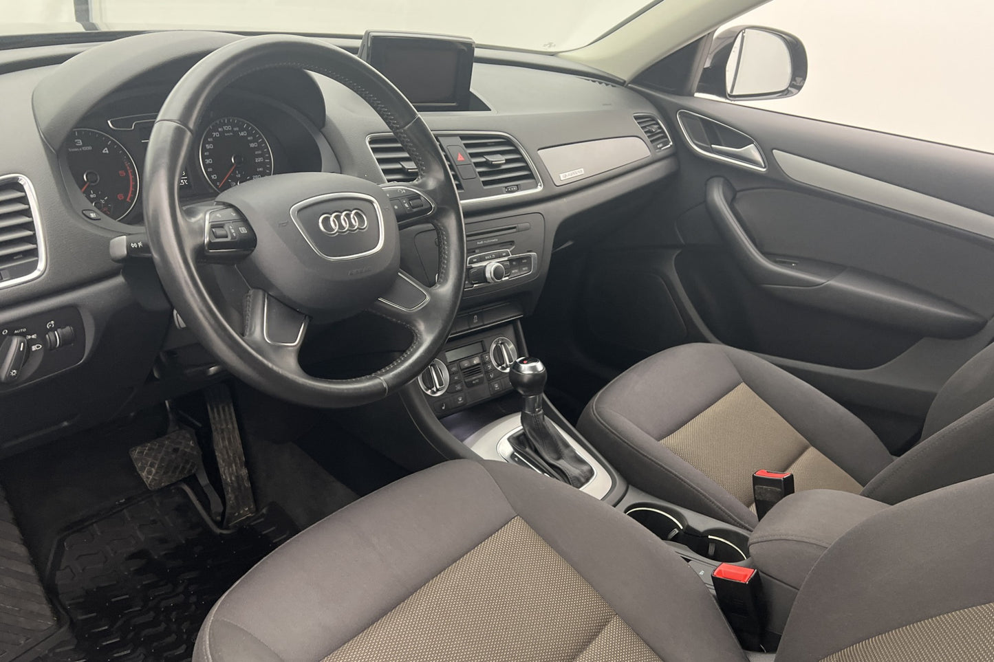 Audi Q3 2.0 TDI Quattro 177hk Comfort Sensorer Drag Välserv