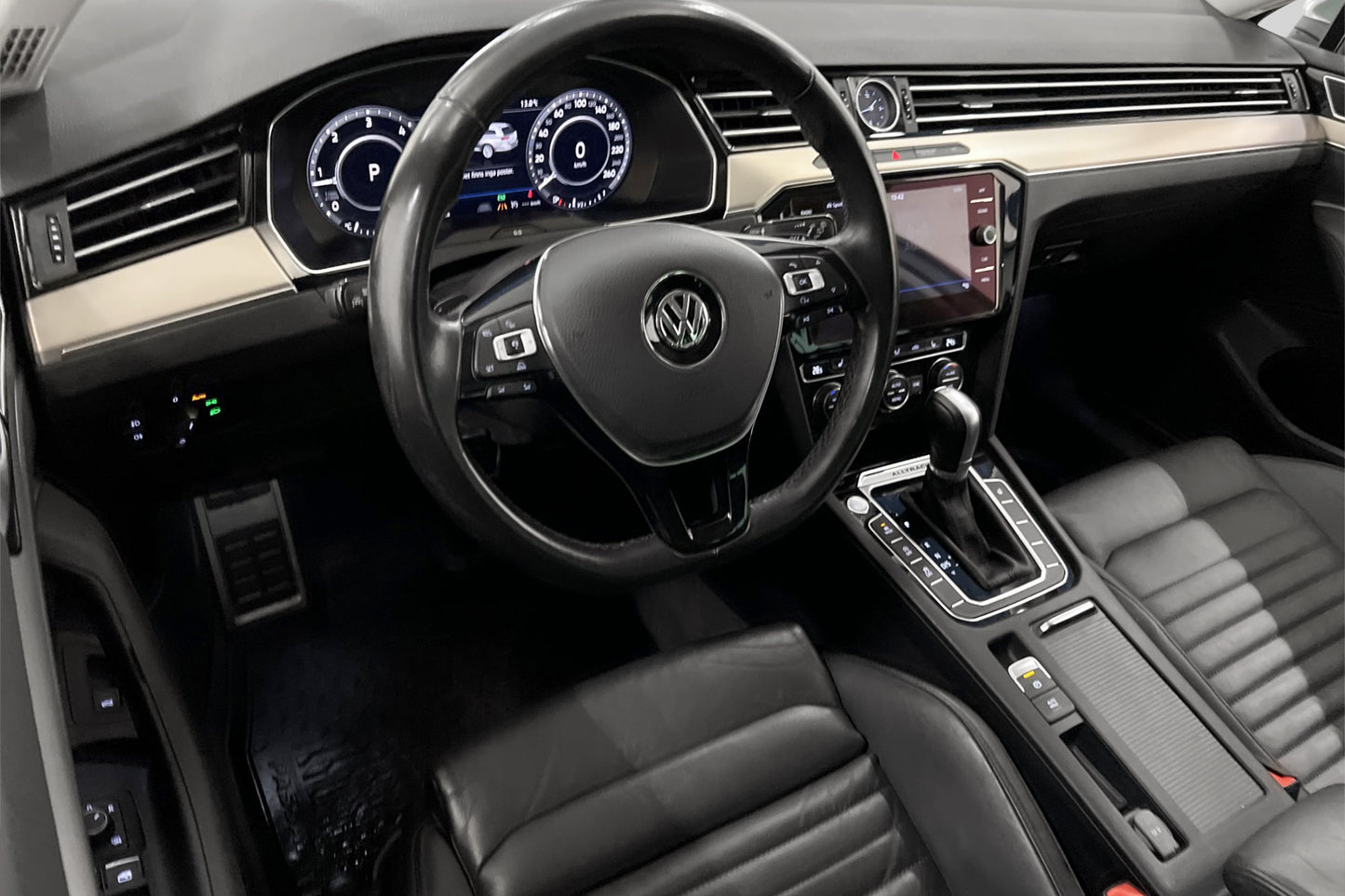 Volkswagen Passat Alltrack 4M 190hk Executive Cockpit D-värm