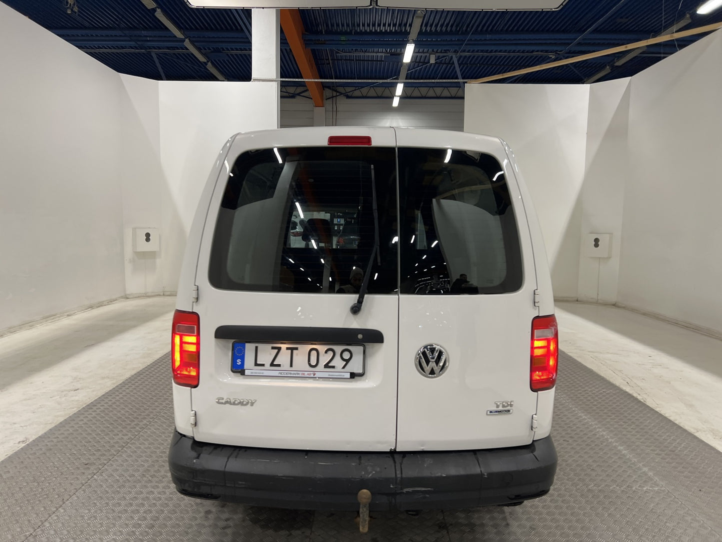 Volkswagen Caddy Maxi 2.0TDI DSG Värmare Drag Nyservad Moms