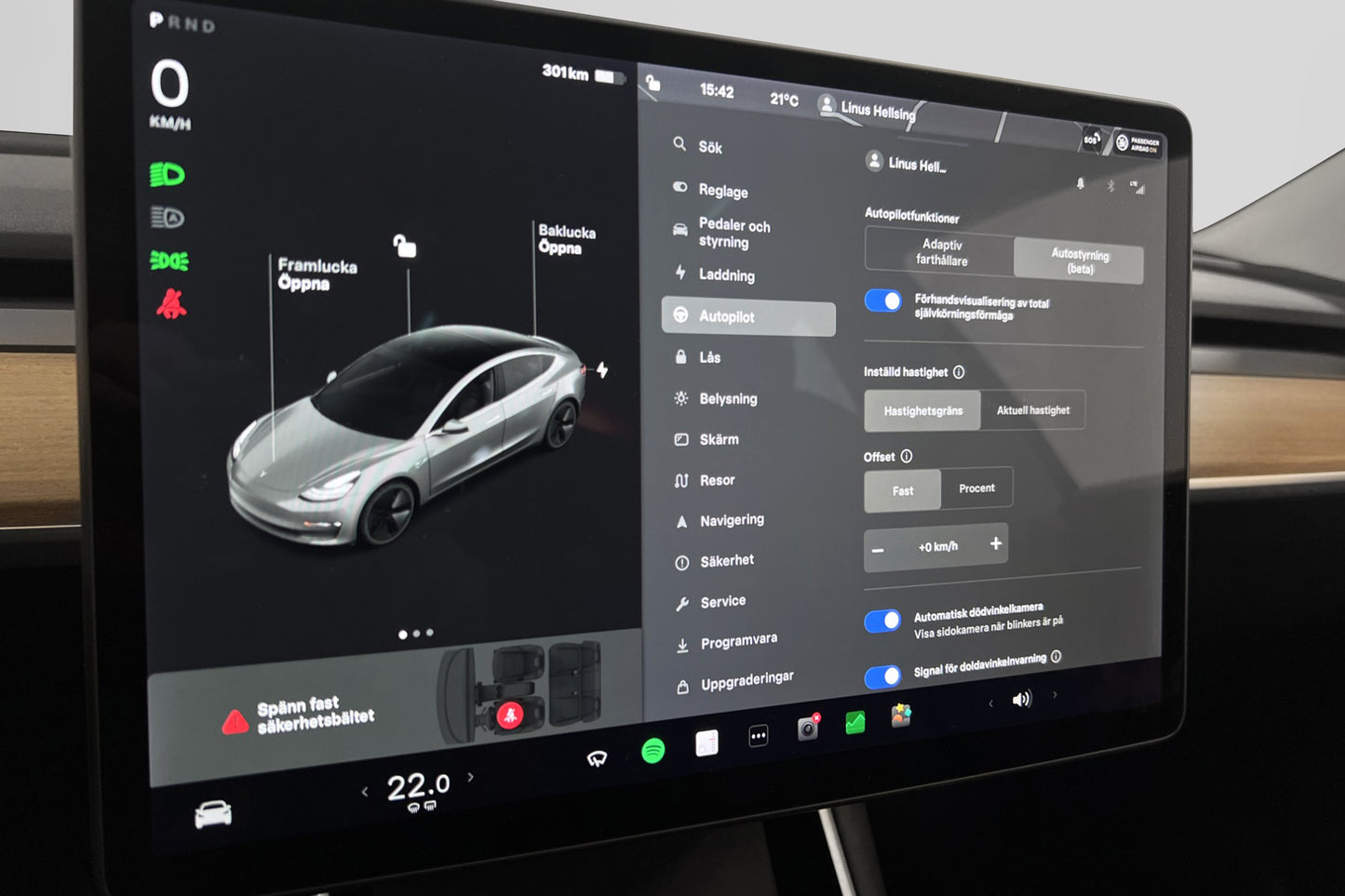 Tesla Model 3 Long Range AWD 440hk Svensksåld Dragkrok MOMS