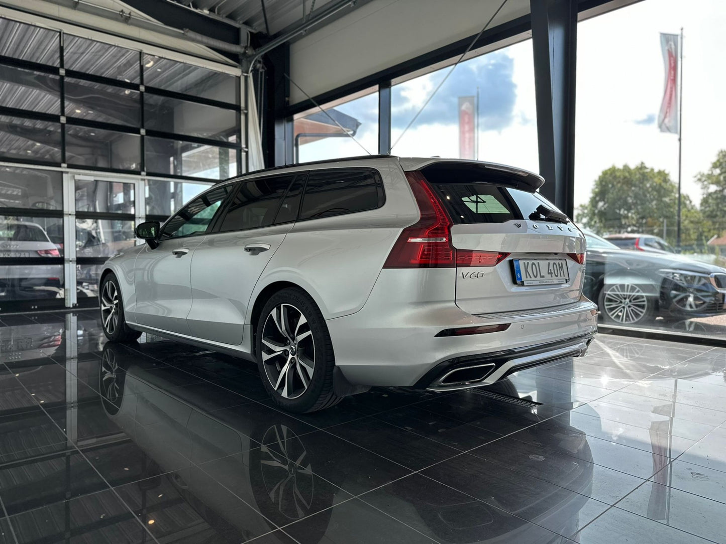 Volvo V60 B4 197 hk R-Design Skinn Navi VOC BLIS P-klimat