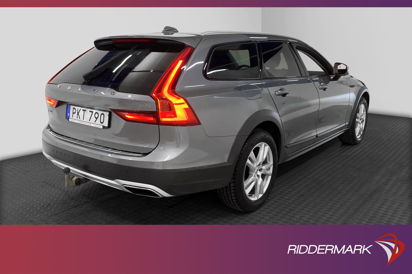 Volvo V90 Cross Country D4 AWD Momentum D-Värmare B&W VOC