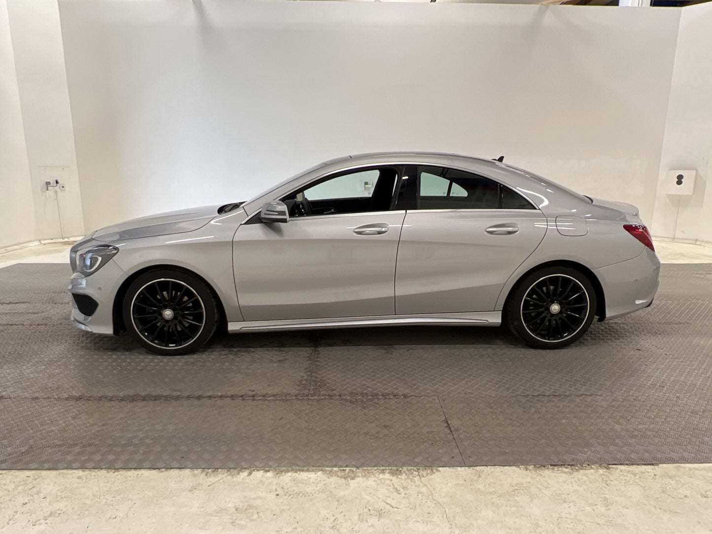 Mercedes-Benz CLA 180 122hk AMG Sport Panorama B-Kamera Eu6