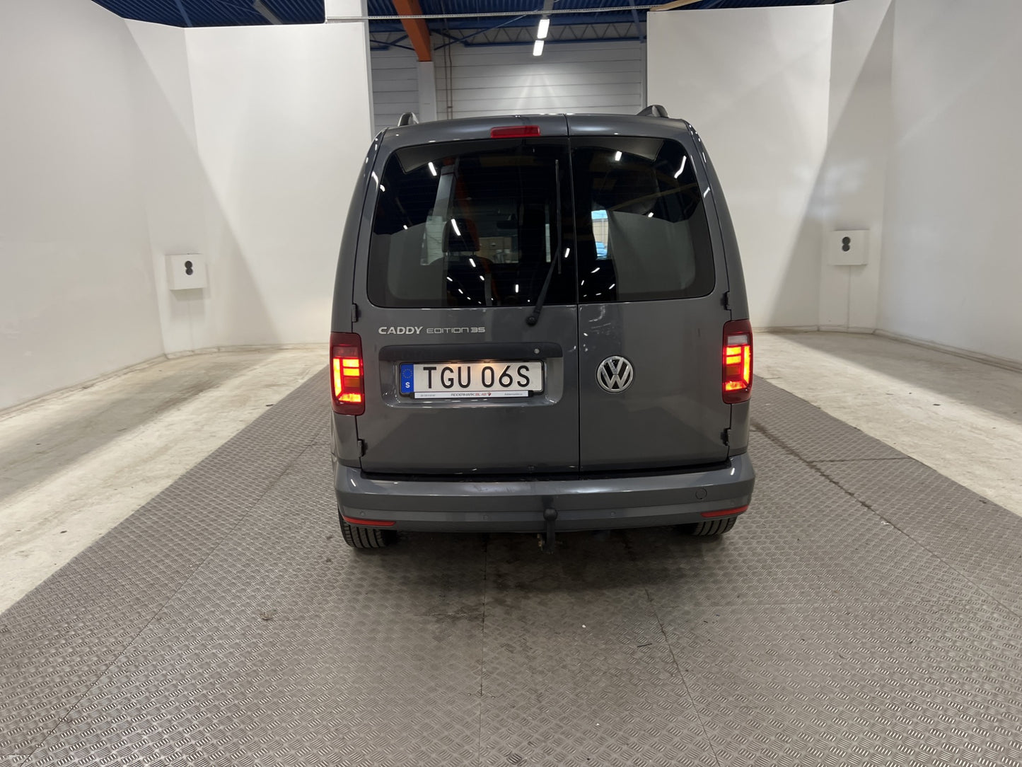 Volkswagen Caddy Edition 35 2.0 Värmare Dragkrok STUK Moms