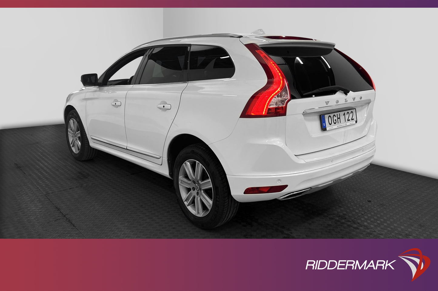 Volvo XC60 D4 AWD 190 hk Summum Skinn P-värmare BLIS Keyless