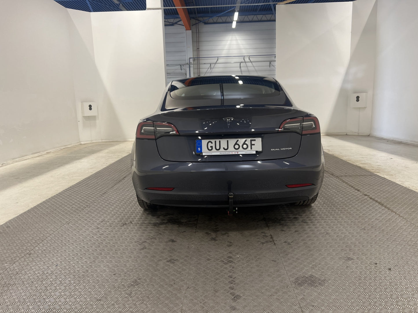 Tesla Model 3 Long Range AWD 440hk Svensksåld Drag MOMS