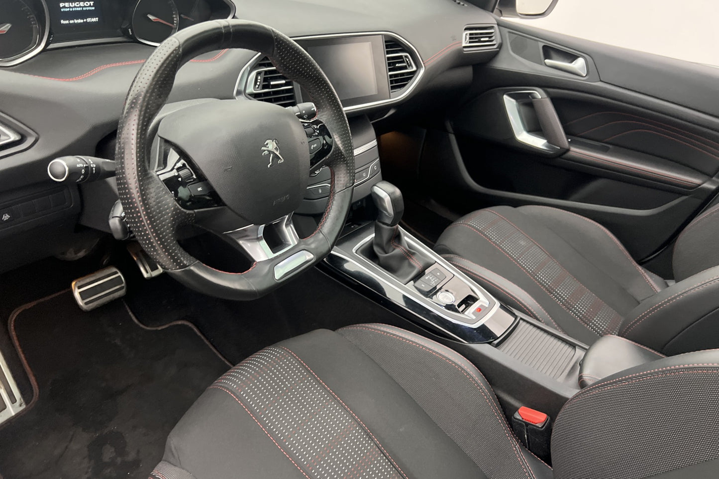 Peugeot 308 1.2 e-THP 130hk GT-Line Pano Värmare Massage