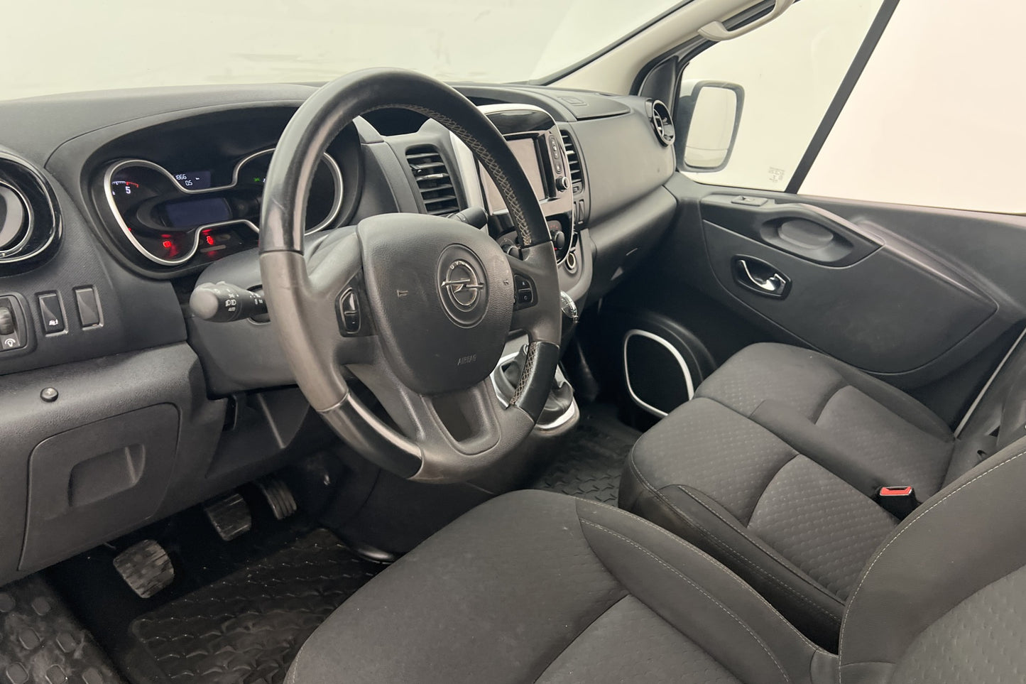 Opel Vivaro 1.6CDTI Värmare Dragkrok B-Kamera Moms 1-Ägare