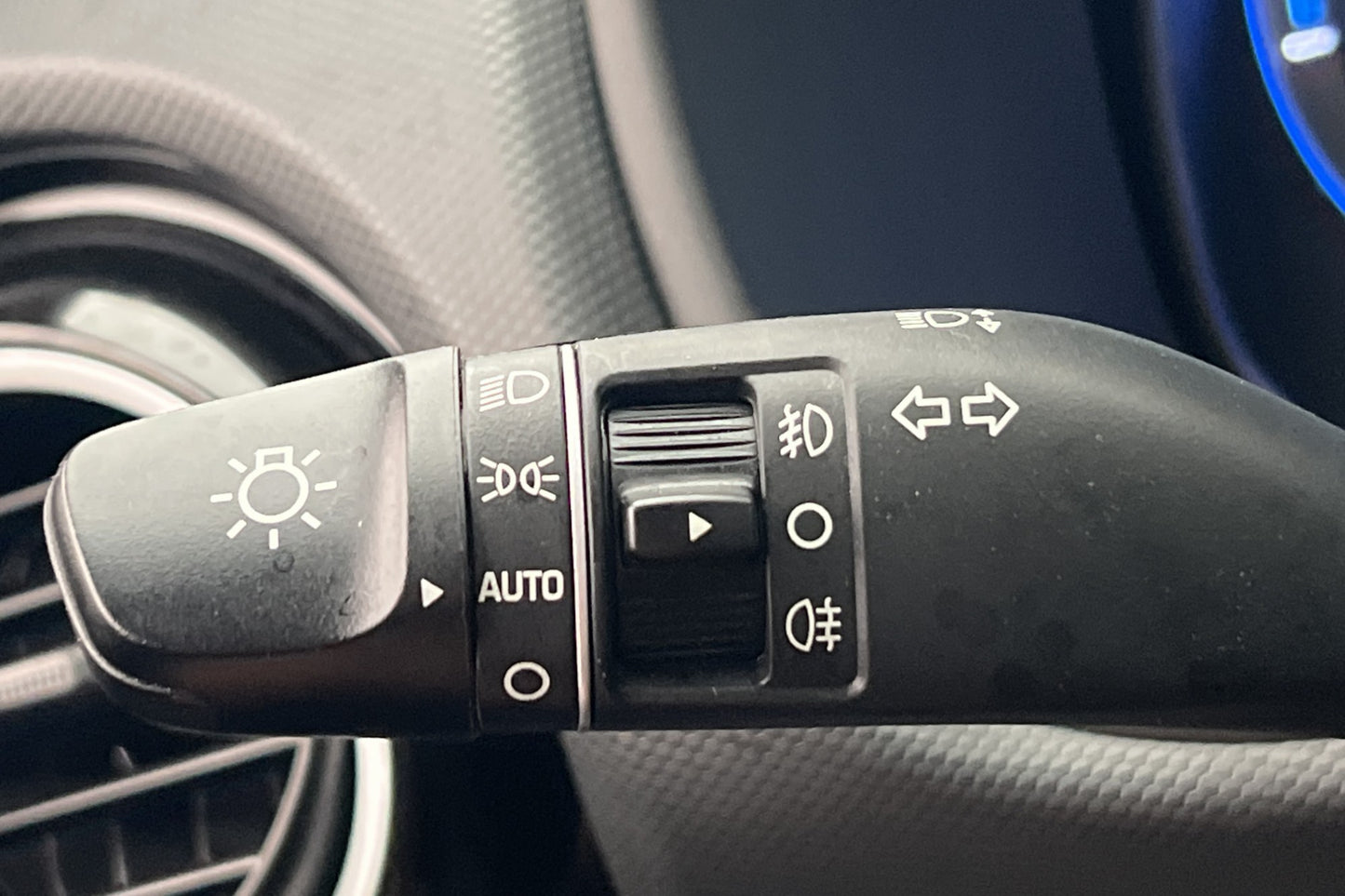 Hyundai Kona Hybrid 141hk Trend Kamera CarPlay Välservad