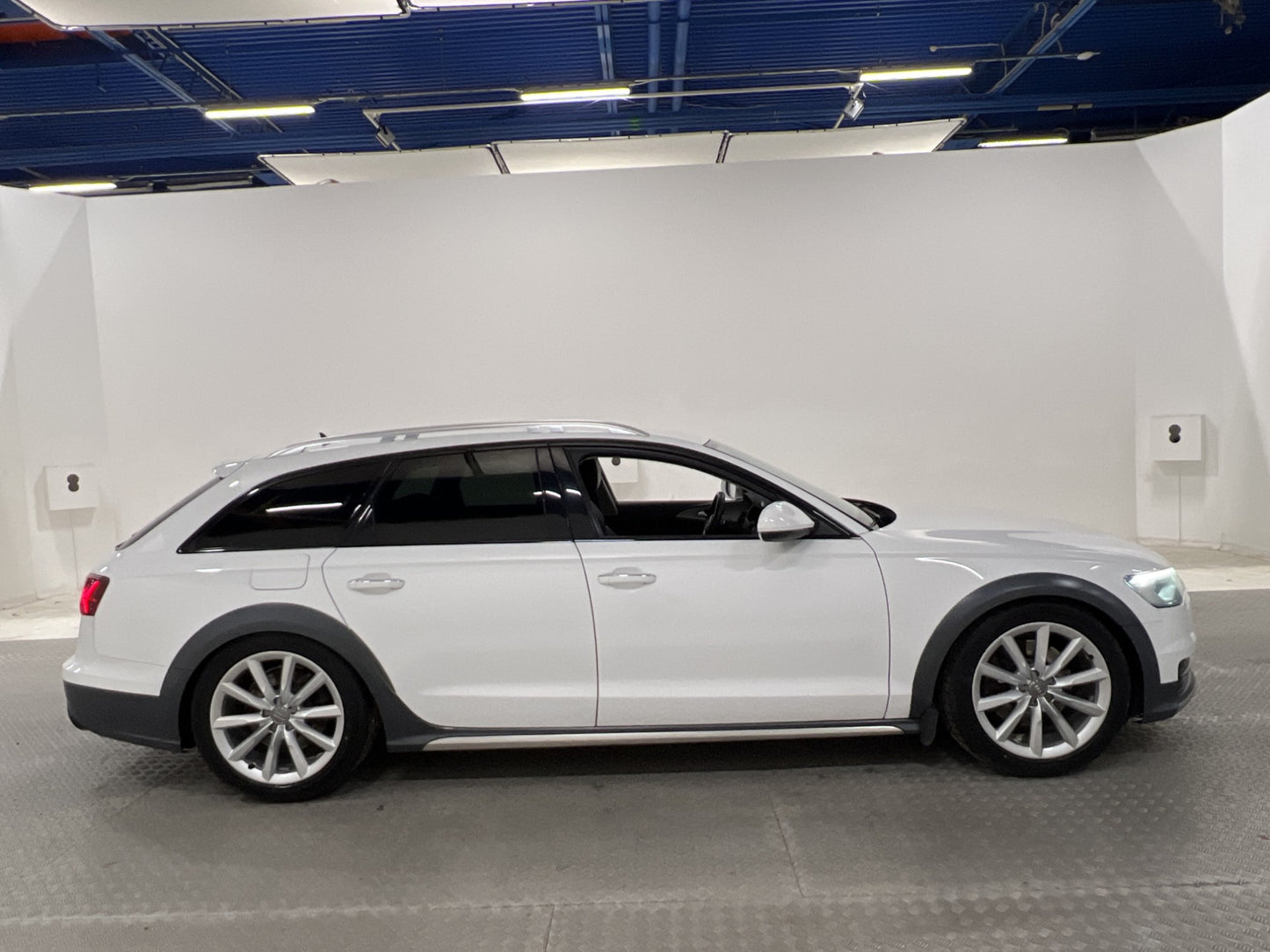 Audi A6 Quattro Allroad 3.0 TDI V6 218hk D-värm Drag S-Line