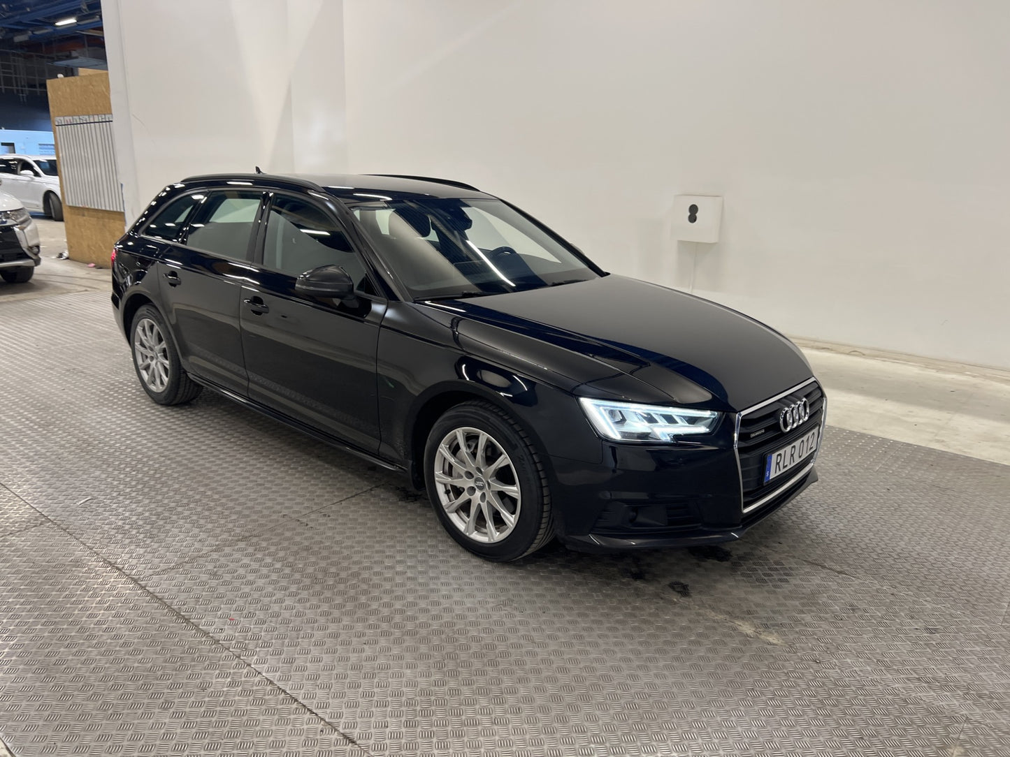 Audi A4 2.0 TDI Quattro 190hk Cockpit Navigation Euro 6