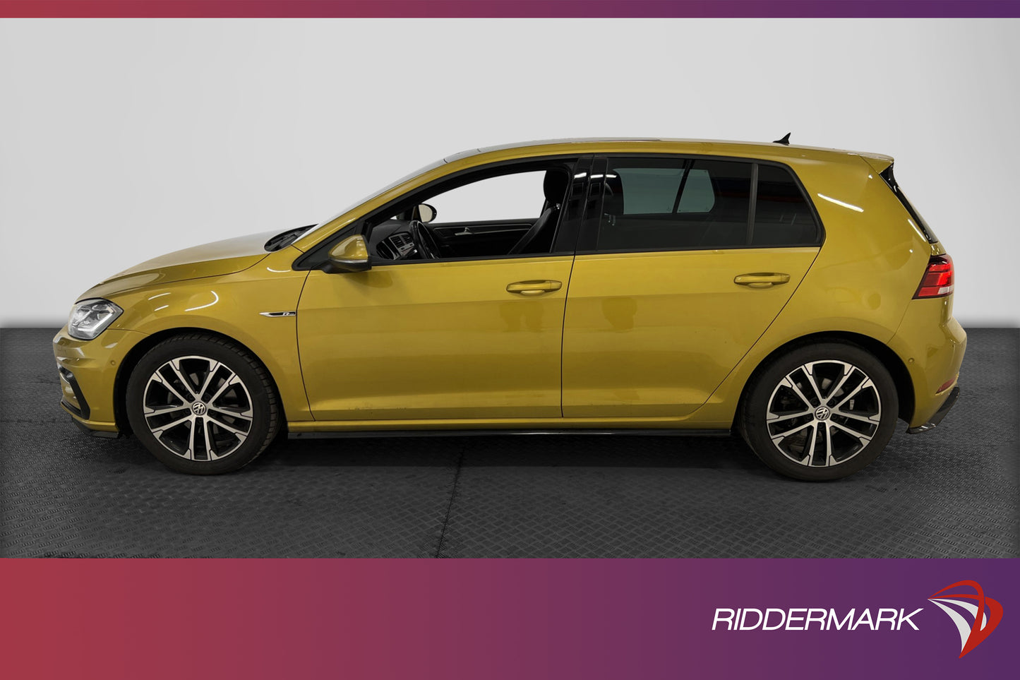 Volkswagen Golf 1.5 TSI  R-line T-lucka Alcantara Carplay