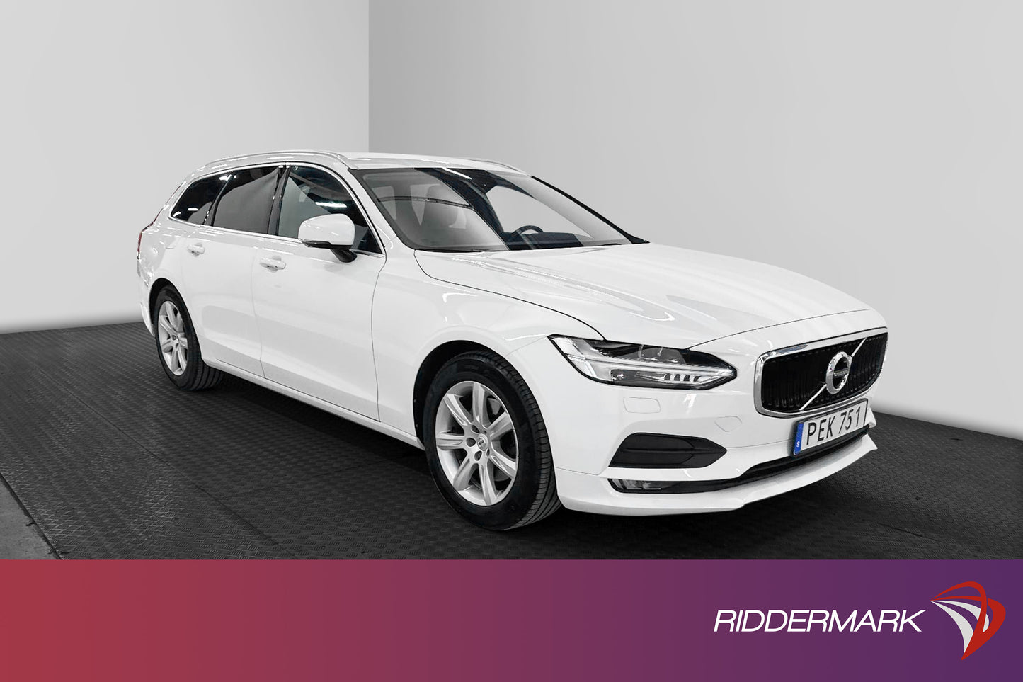 Volvo V90  D3 Momentum VOC D-Värm Navi B-Kam BLIS 150hk