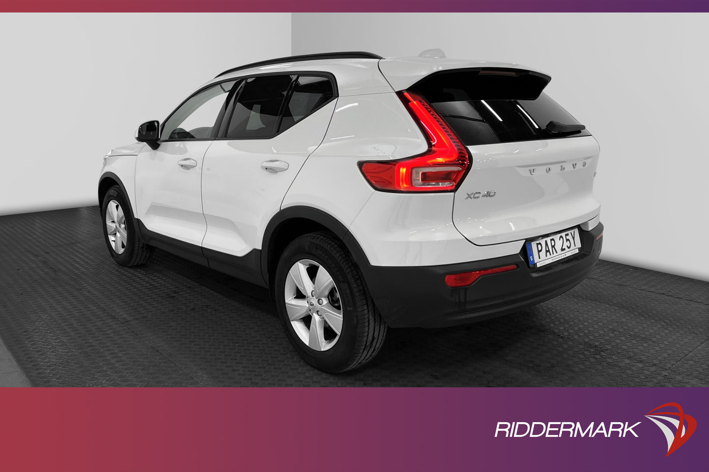 Volvo XC40 T2 129hk Kinetic Värmare VOC Navi CarPlay B-Kam