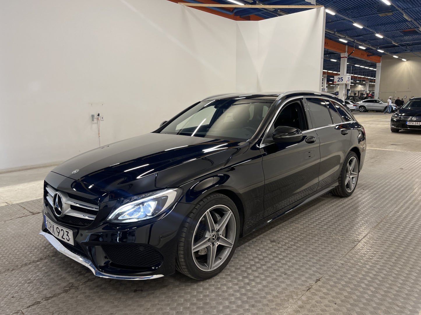 Mercedes-Benz C 220 d 4M AMG Panorama Värmare Drag Skinn