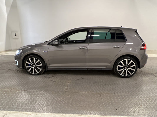 Volkswagen Golf GTE Plug-In Värmare Kamera Navi Keyless MOMS